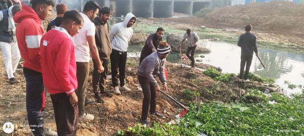 जनभागीदारी से बदलेगी सितली नाले की सूरत,  स्वयंसेवकों ने किया श्रमदान