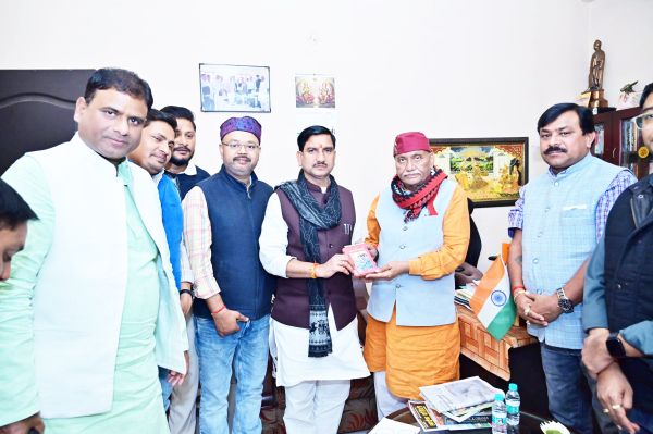 केंद्रीय राज्य मंत्री तोखन ने दी तीजा देवी को श्रद्धांजलि