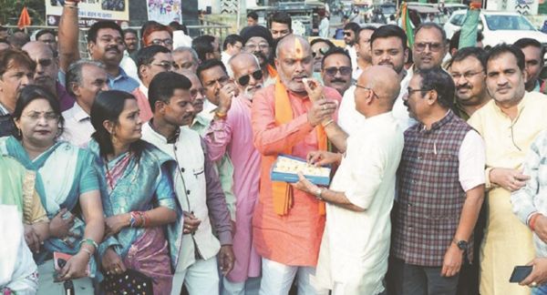 नितिन नबीन के राष्ट्रीय अध्यक्ष बनने पर जश्न, कार्यकर्ताओं ने फोड़े पटाखे