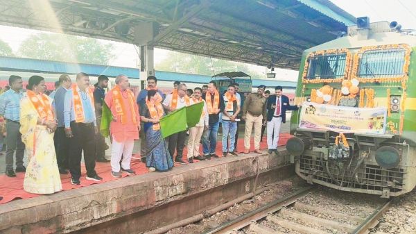 श्रीरामलला तीर्थ दर्शन योजना, 182 श्रद्धालु हुए रवाना