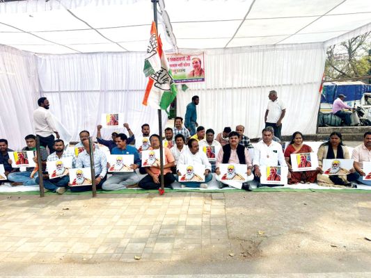 शंकराचार्य का यूपी में अपमान, कांग्रेस का धरना