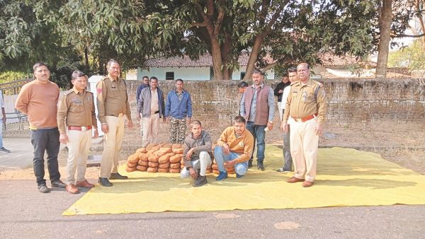 55 लाख का गांजा जब्त, यूपी के दो आरोपी गिरफ्तार