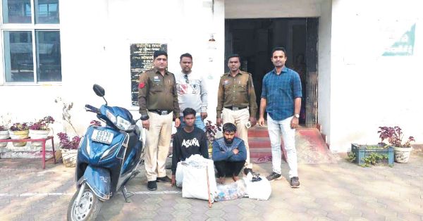 पान दुकान में चोरी, 2 गिरफ्तार