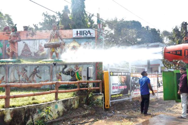 कला प्रतिमाएं और महापुरुषों की मूर्तियों की सफाई 