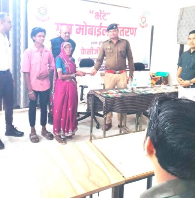 8 लाख कीमत की 51 मोबाइल पुलिस ने लौटाया