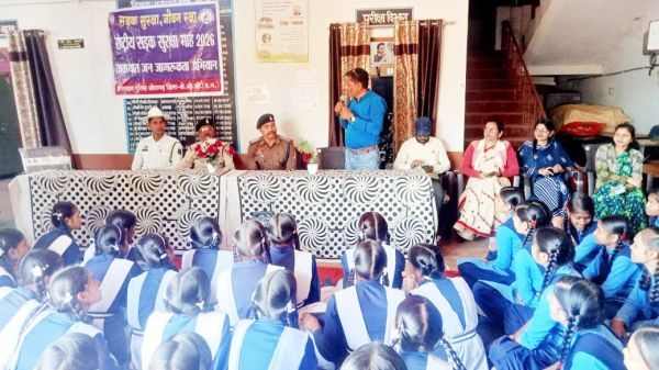 पुलिस ने शिविर लगाकर चालकों-परिचालकों को किया जागरूक