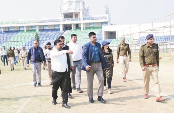 गणतंत्र दिवस : कलेक्टर ने स्टेडियम में लिया तैयारियों का जायजा