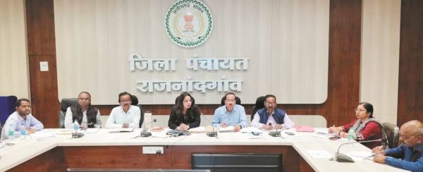 जिपं सीईओ ने की ग्रामीण विकास कार्यों की समीक्षा