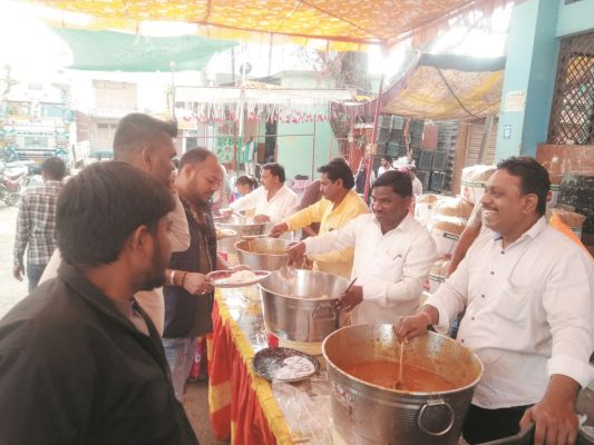 राम मंदिर की वर्षगांठ पर जगह-जगह भंडारा