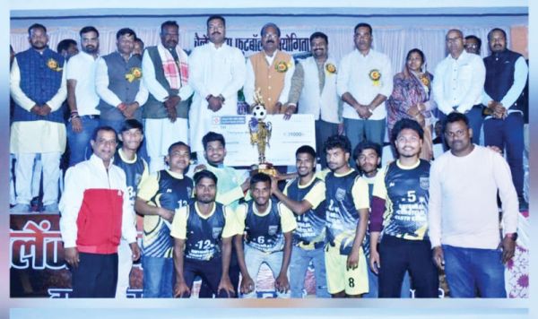 चैलेंज कप फुटबॉल स्पर्धा: कोल्ट्स क्लब देवनगर ने जीती ट्रॉफी