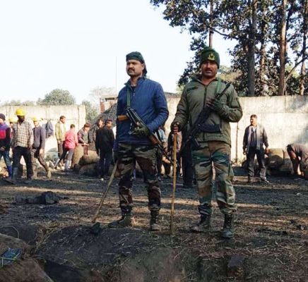 गायत्री खदान के बाहर से सैकड़ों बोरी कोयला जब्त