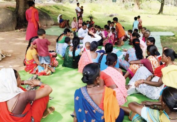 मलेरिया नियंत्रण कार्यक्रम: स्वास्थ शिविर में सैकड़ों की जांच