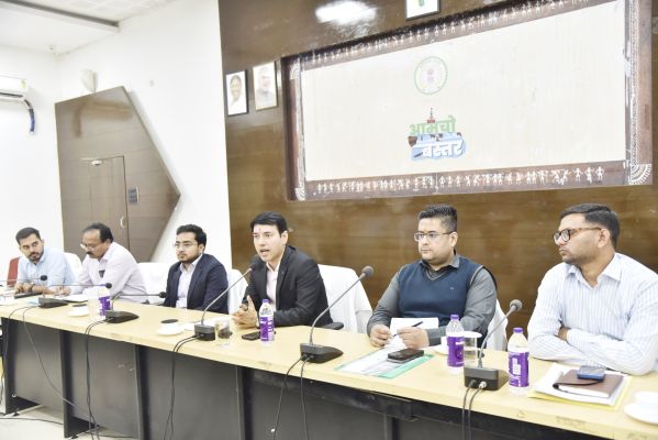 काम में अफसर करें बेहतर प्रदर्शन-कलेक्टर