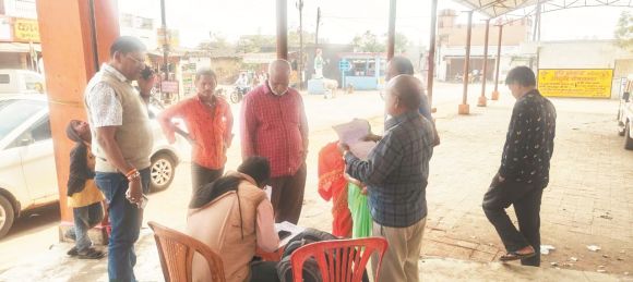 टैक्स वसूली का निरीक्षण करने पहुंचे कमिश्नर