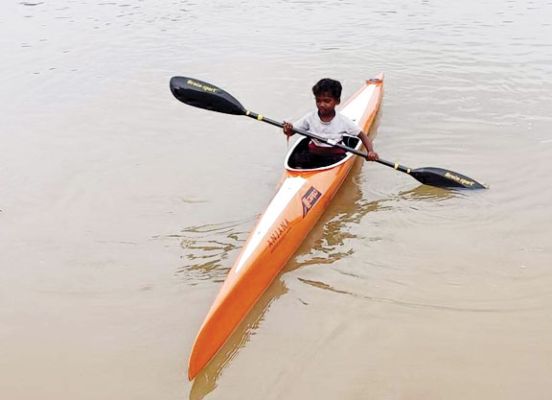 दलपत दीपोत्सव पर कयाकिंग नौका दौड़ का इतिहास रचेगा बस्तर का नन्हा थलेश