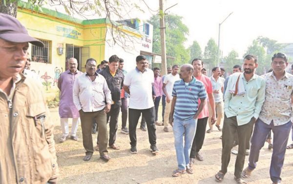 मंत्री पहुंचे वार्ड, नागरिकों की सुनी समस्याएं