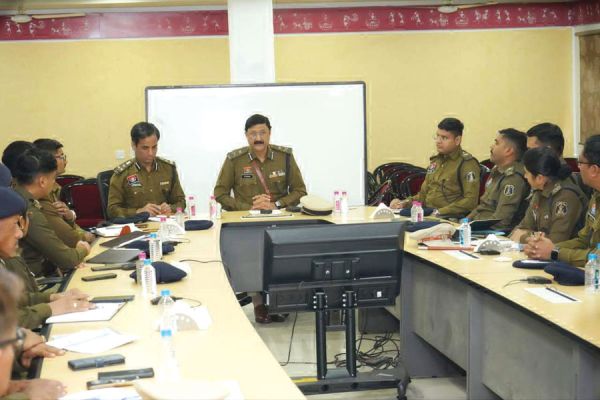 पुलिस कमिश्नर का कानून व्यवस्था पर मंथन