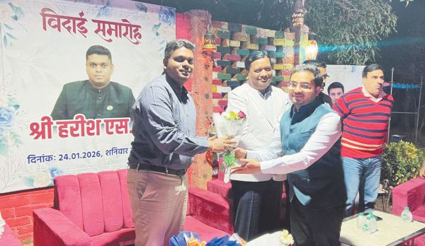 निवर्तमान कलेक्टर हरिस एस को दी विदाई