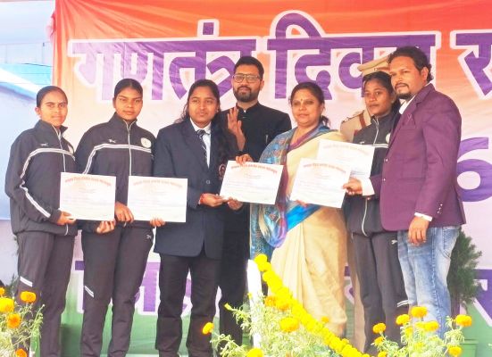 सांसद चौधरी ने 17 खिलाडिय़ों को किया सम्मानित