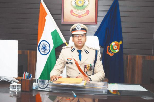 एसएसपी ने पदभार संभाला, ध्वजारोहण भी