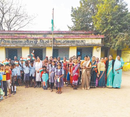 खैरपुर पंचायत में शान से फहराया तिरंगा
