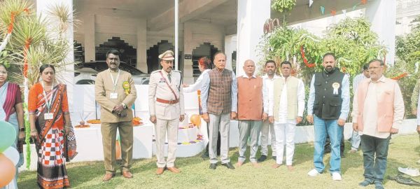 एस आर हॉस्पिटल एंड कॉलेज में मनाया 77वां गणतंत्र दिवस