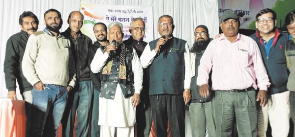 देशभक्ति गीतों से गूंजा पुराना बस स्टैंड