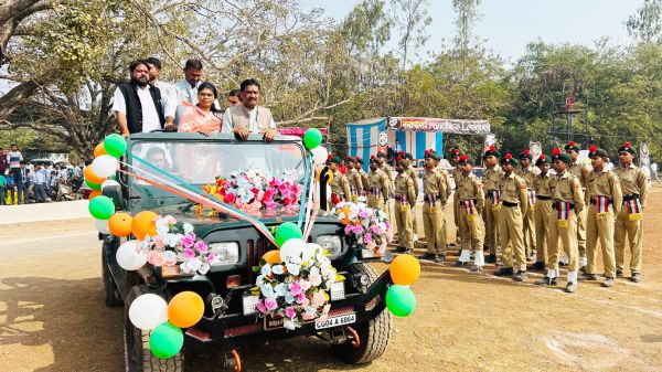 पीएम श्री हरिहर शाला में विधायक ने फहराया झंडा