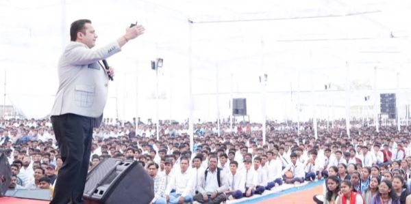 मोटिवेशनल स्पीकर डॉ.बिंद्रा ने समझाया सफलता का फंडा