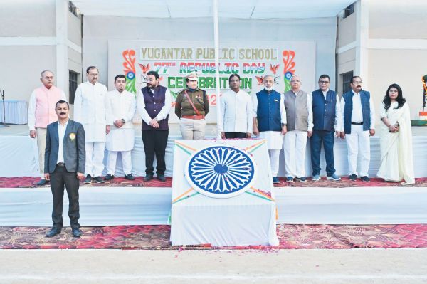 गणतंत्र दिवस पर फहराया राष्ट्रीय ध्वज