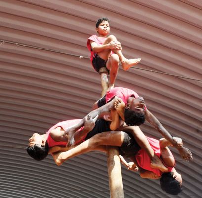 मलखंभ ने रोकी दर्शकों की सांसे