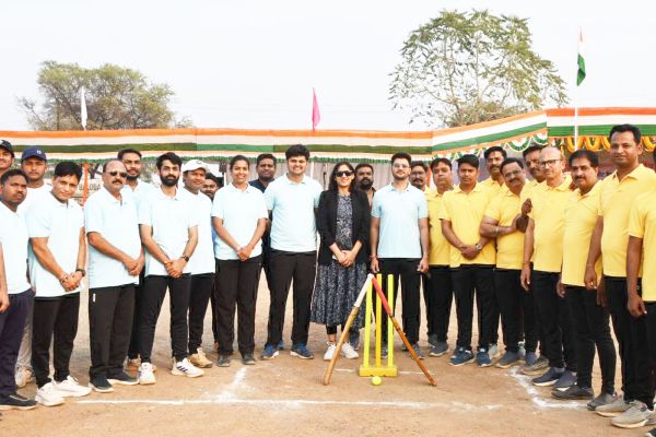 क्रिकेट खेलकर दिया सद्भावना का संदेश