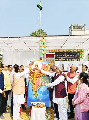 राजिम में कई जगहों पर विधायक ने फहराया तिरंगा