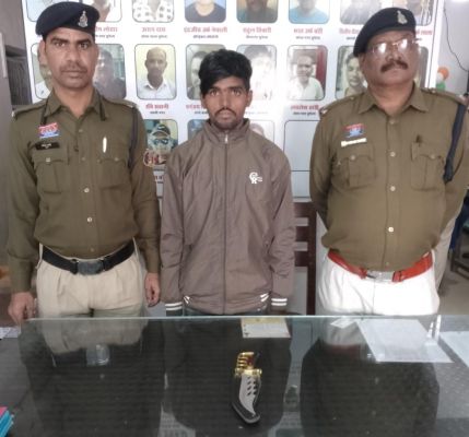 चाकू लहरा रहे युवक को पुलिस ने दबोचा