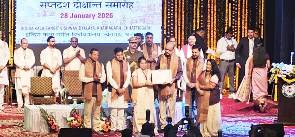 दीक्षान्त समारोह में तृप्ति  खरे को स्वर्ण पदक