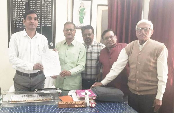 पेंशनर्स एसोसिएशन ने बीईओ से की मुलाकात