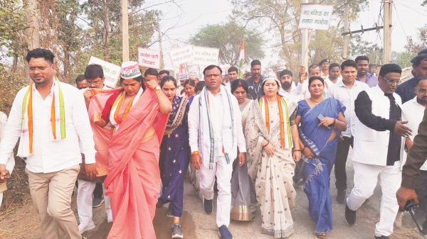  मनरेगा के नाम व प्रावधानों में बदलाव के विरोध में कांग्रेस की पदयात्रा