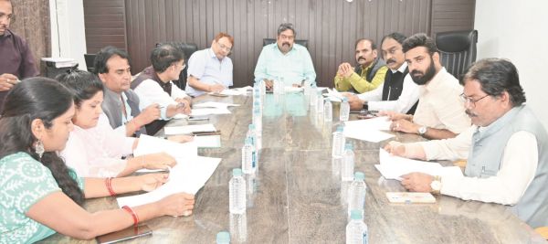 महापौर परिषद की बैठक में विकास कार्यों पर लगी मुहर