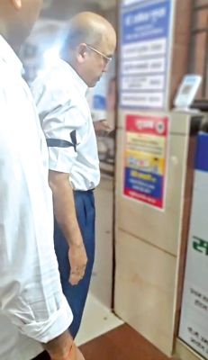 निजी अस्पतालों में काली पट्टी लगा इलाज