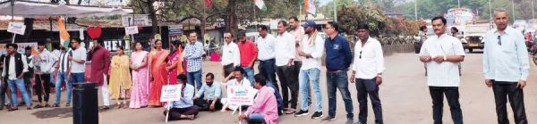 कांग्रेस ने धान खरीदी की तारीख बढ़ाने किया प्रदर्शन, चक्काजाम