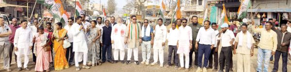 धान खरीदी तिथि वृद्धि व मनरेगा मजदूरों को न्याय दिलाने की मांग, एनएच पर कांग्रेसियों का चक्काजाम