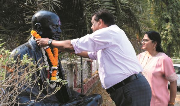 राष्ट्रपिता की पुण्यतिथि पर दी श्रद्धांजलि