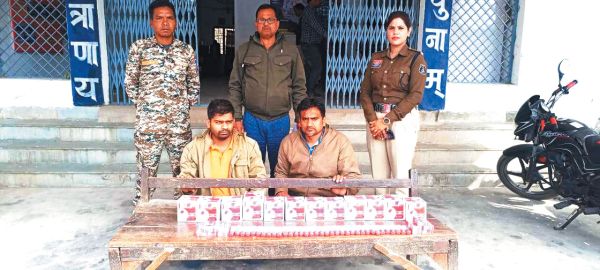 स्टेशनरी दुकानों से व्हाइटनर जब्त, 2 गिरफ्तार