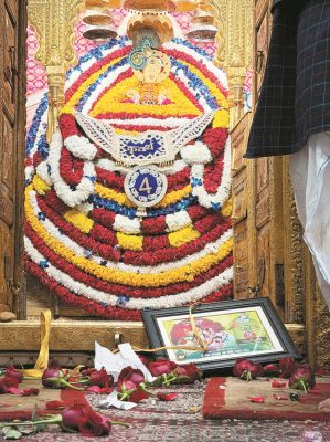 खाटू श्याम मंदिर में बाबा को कृतार्थ कीर्तन का निमंत्रण