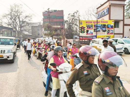 राष्ट्रीय सडक़ सुरक्षा माह, हेलमेट पहनने जागरूकता लाने रैली