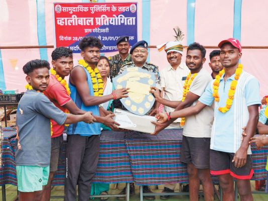 सामुदायिक पुलिसिंग: ग्राम छोटे उसरी में वॉलीबॉल स्पर्धा