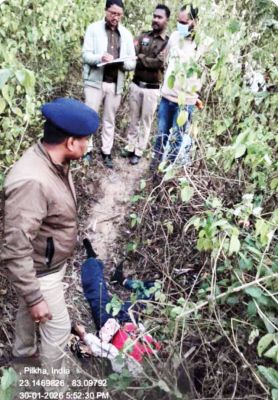 जंगल किनारे मिली महिला की लाश, हत्या की आशंका