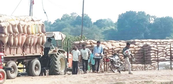 धान खरीदी को लेकर किसानों की समस्याओं पर उठे सवाल