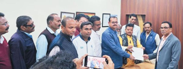 कांग्रेस का हल्ला बोल, मांगों पर सौंपा ज्ञापन