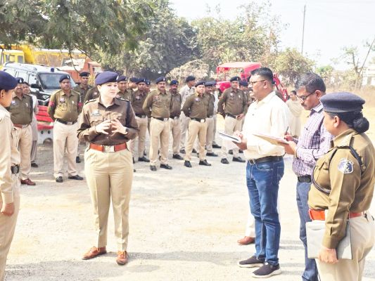 एसपी ने किया थाना का वार्षिक निरीक्षण